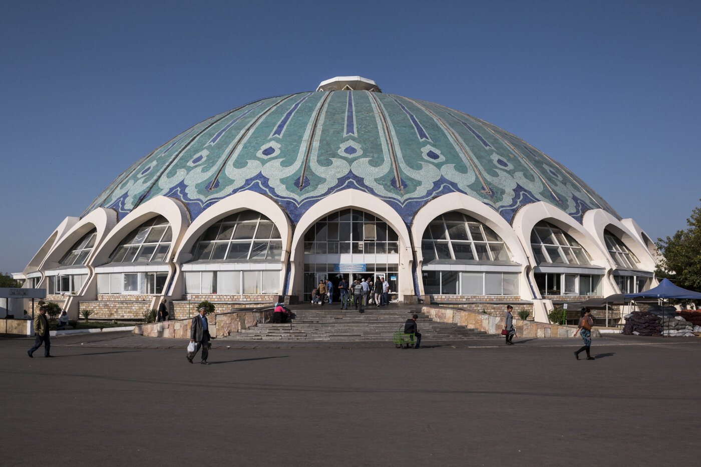 Chorsu Bazaar, by S. Adylov, Y. Miroshnichenko, V. Iskhakbayev (1980). Tashkent, Uzbekistan. Photo: Stefano Perego.