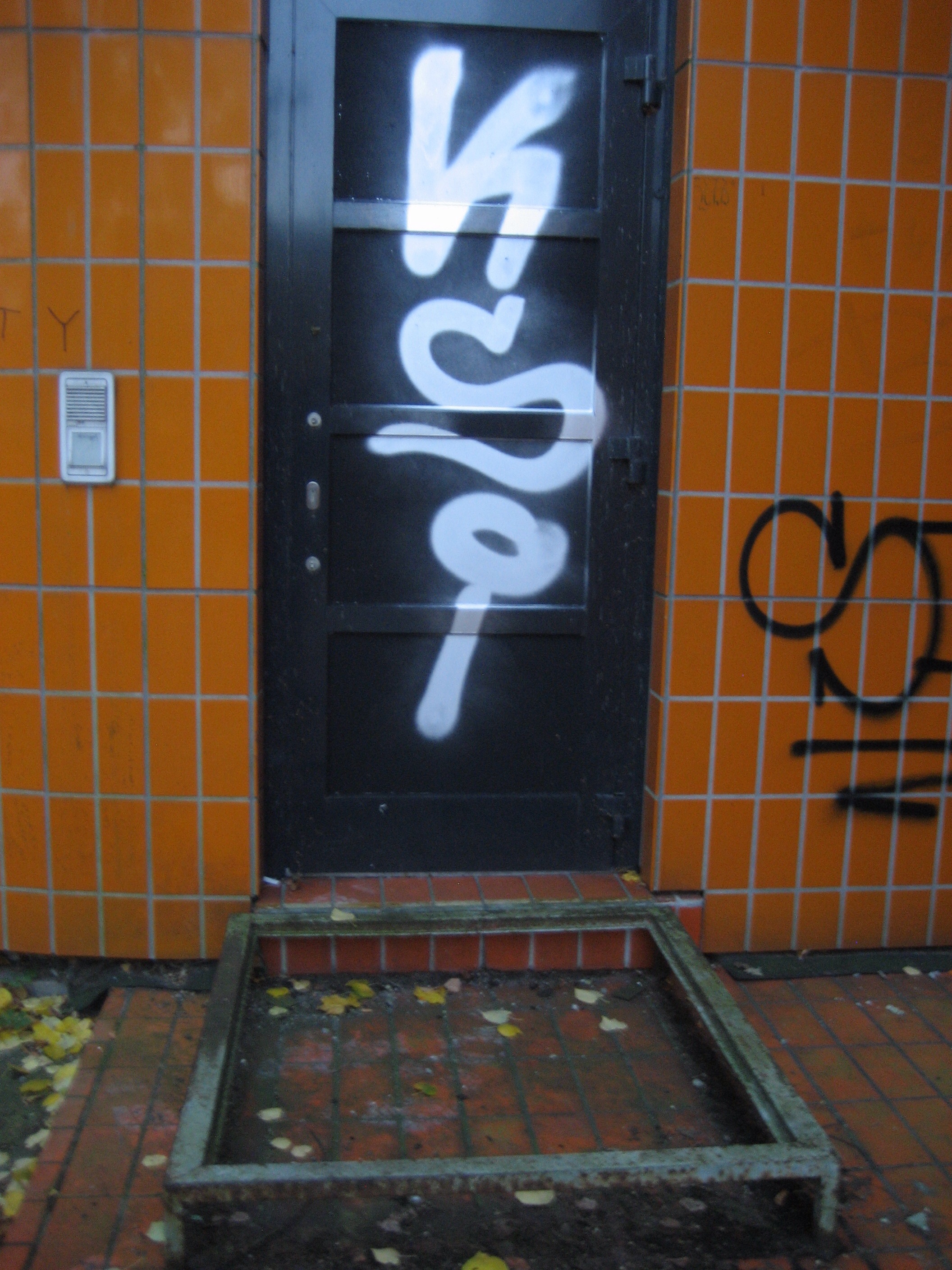 Northeastern entrance, November 2014.
