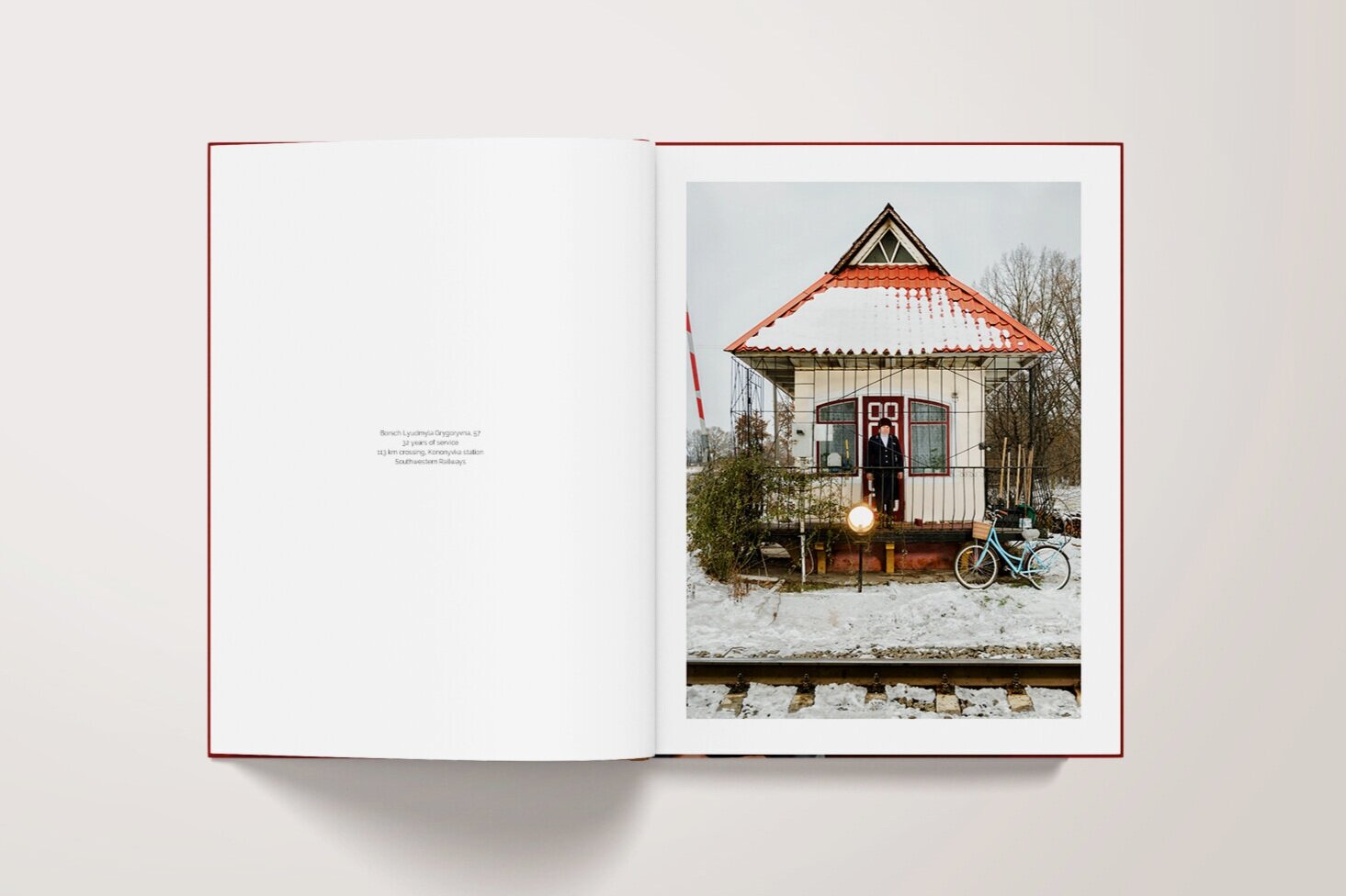 Ukrainian_railroad_ladies_block_01+_1_.jpg